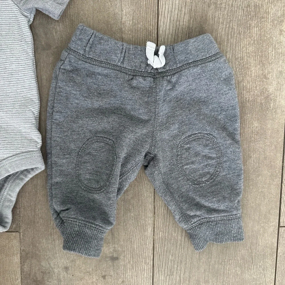 Carter’s & Cat & Jack 0-3 months Baby Boy matching outfit sweater